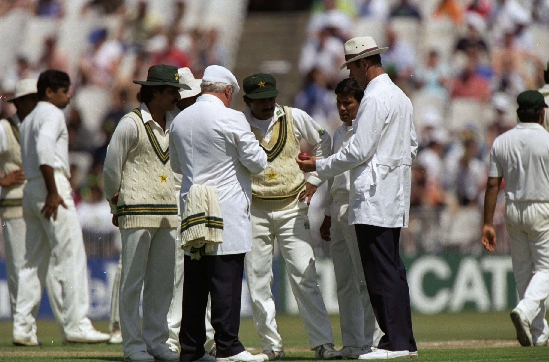 Pakistan-ball-inspection-1992