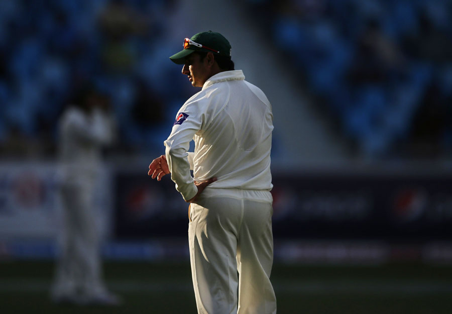 سعید اجمل کی ناکامی کی وجہ سے پاکستانی باؤلنگ بے بسی کی تصویر بنی دکھائی دیتی ہے (تصویر: AP)