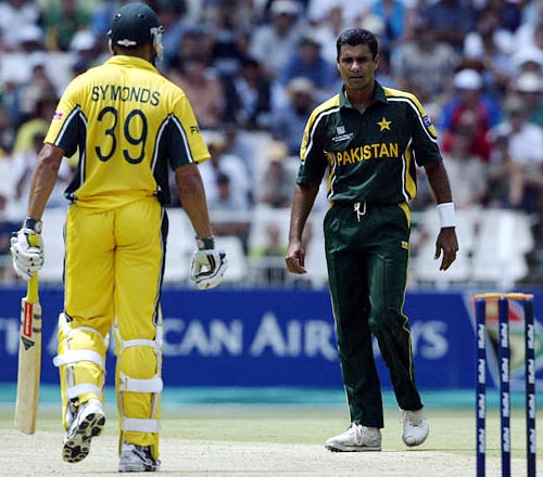 پاکستان کو عالمی کپ 2003ء میں آسٹریلیا کے خلاف اہم مقابلے میں عید کے روز شکست کھانی پڑی اور بعد ازاں پہلے ہی مرحلے میں ٹورنامنٹ سے باہر ہوا (تصویر: Reuters) 