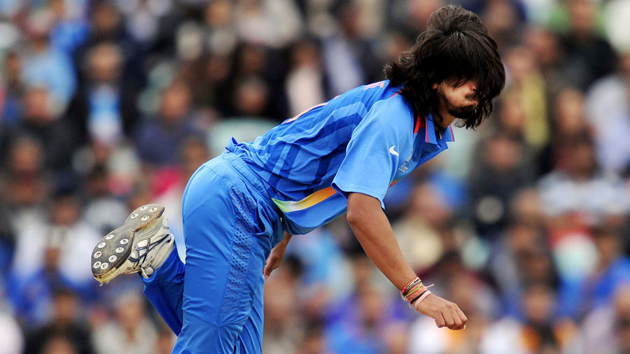 ایشانت شرما بھارت کے 15 رکنی دستے کے سب سے تجربہ کار گیندباز تھے جو اب عالمی کپ نہيں کھیلیں گے (تصویر: AFP)